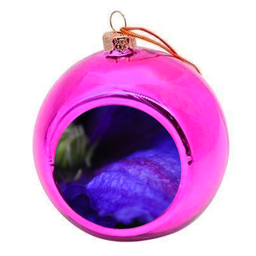 Sovereign II - colourful christmas bauble by Lordt