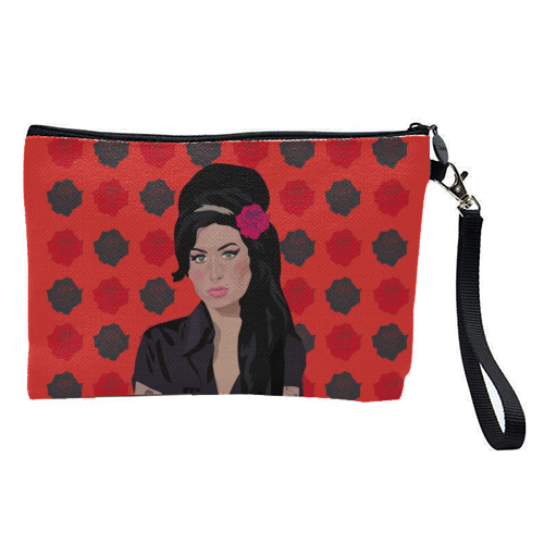 Amy Winehouse - pretty makeup bag by SABI KOZ