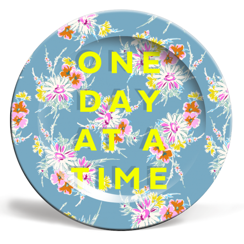 ONE DAY AT A TIME FLORAL - ceramic dinner plate by PEARL & CLOVER