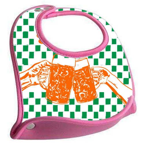 Sláinte Beer Retro Checkered Irish Pub - feeding bib by EZbie