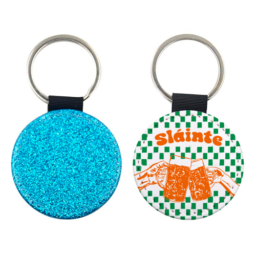 Sláinte Beer Retro Checkered Irish Pub - keyring by EZbie
