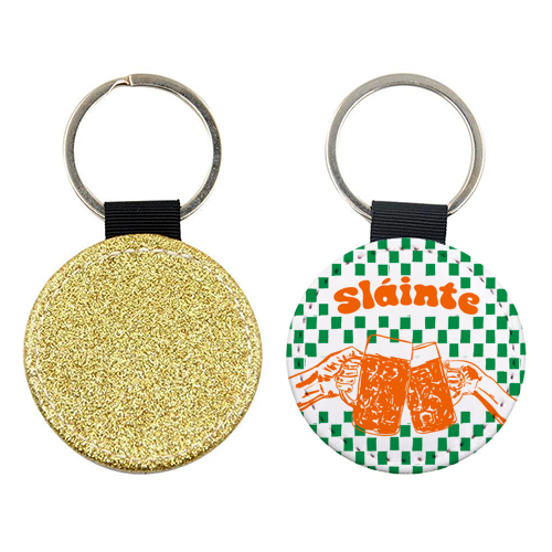 Sláinte Beer Retro Checkered Irish Pub - keyring by EZbie