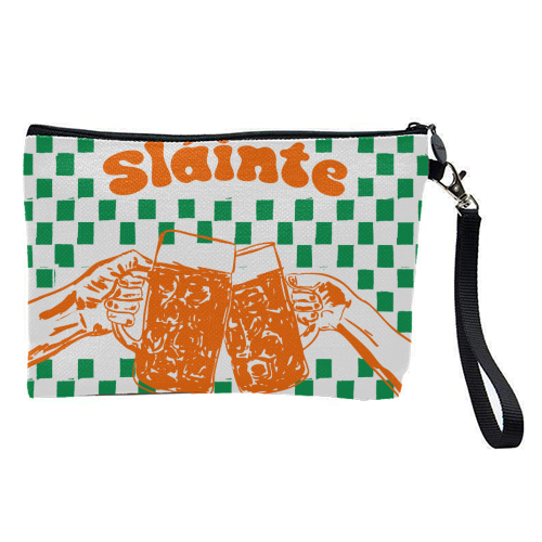 Sláinte Beer Retro Checkered Irish Pub - pretty makeup bag by EZbie