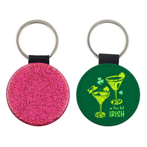 A Tini Bit Irish – Retro Green Martini Illustration - keyring by EZbie